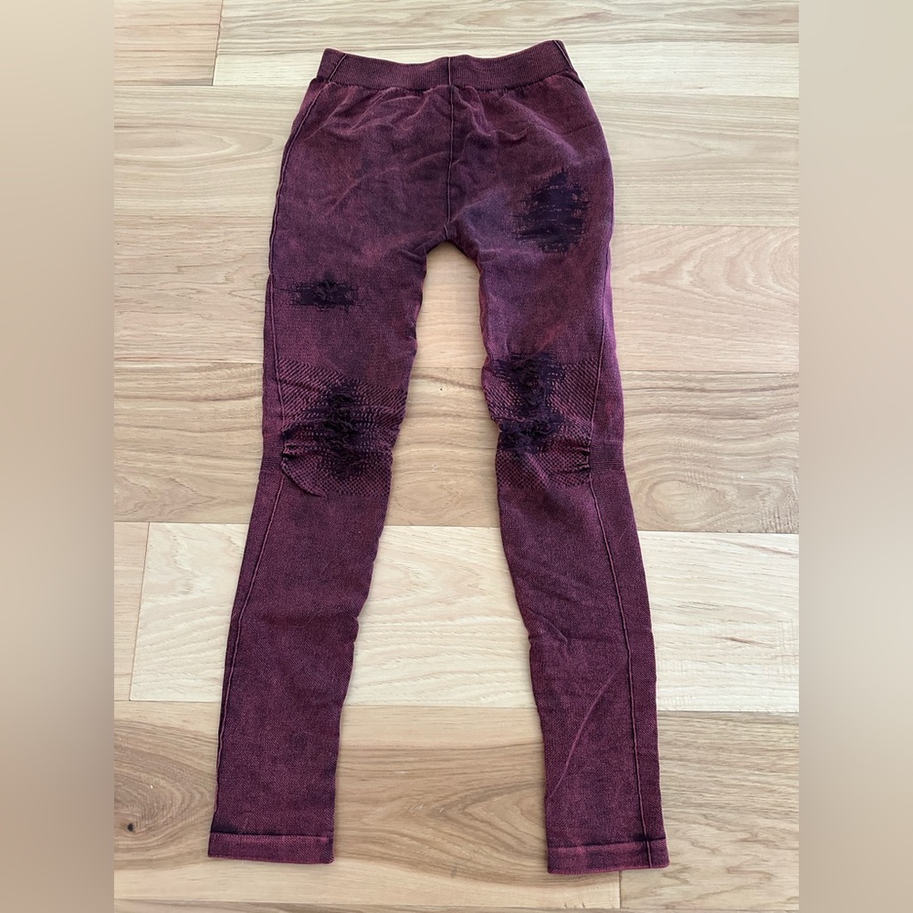 NIKIBIKI Womens One Size Distressed Moto Leggings Marroon